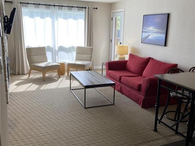 Unit DEERHURST Drive