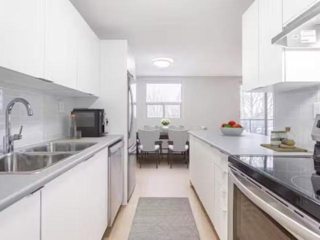 Unit 1 BED 760 Wonderland Road South