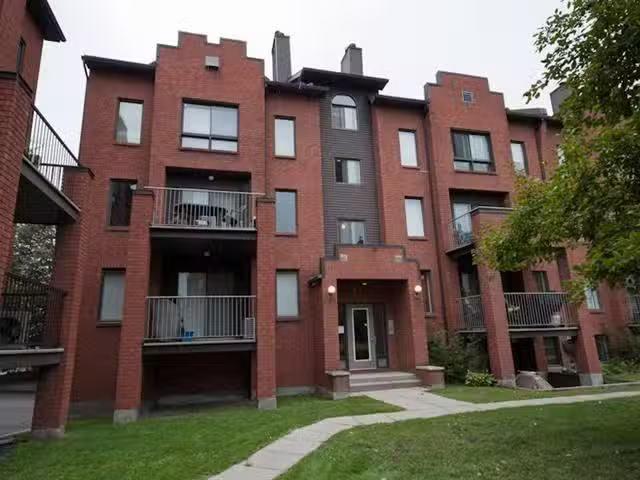 Unit 201 201 152 rue de Morency