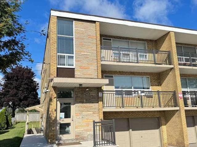 Unit 2 240 Wilmington Avenue, Toronto, ON, M3H 5K3 investment for lease | Listing ID C13591 | Royal LePage