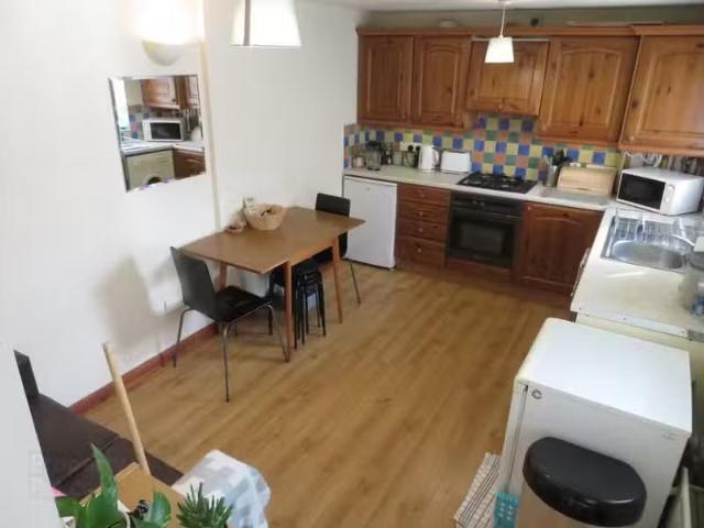 Unit 2, 27 Cromwell Road
