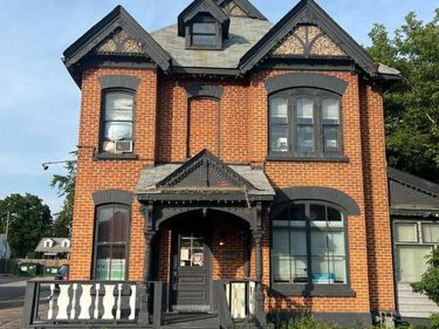Unit 3 169 Bayfield Street, Barrie, ON, L4M 3B4 house for lease | Listing ID S13556 | Royal LePage