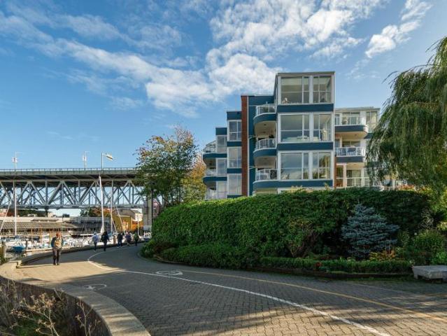 Unit 405 1502 ISLAND PARK WALK