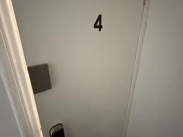 Unit 4, 2 Dunluce Street
