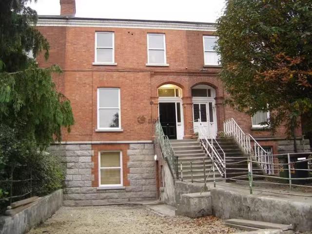 Unit 6, 21 Howth Road, Clontarf, Dublin 3 is for rent