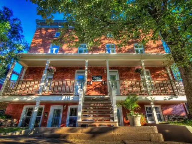Unit 738 738 rue des Commissaires