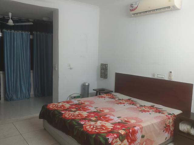 Unitech Ivory Towers 3 Bedroom 263 Sq. Yd. Builder Floor in Sector 40 Gurgaon Listing ID: #10003