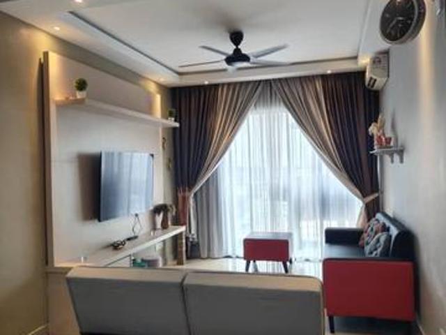 Univ 360 taman Serdang raya fully furnished 2 car park balcony