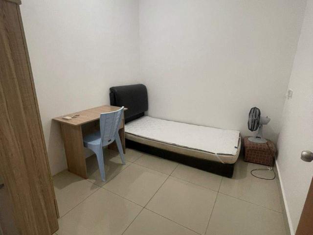 [Univ 360] Small Room with Aircond Rent Near UPM, South City Plaza, Bus Stop