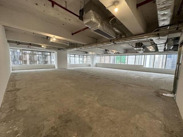 UNIVERSAL TRADE CENTRE 環貿中心