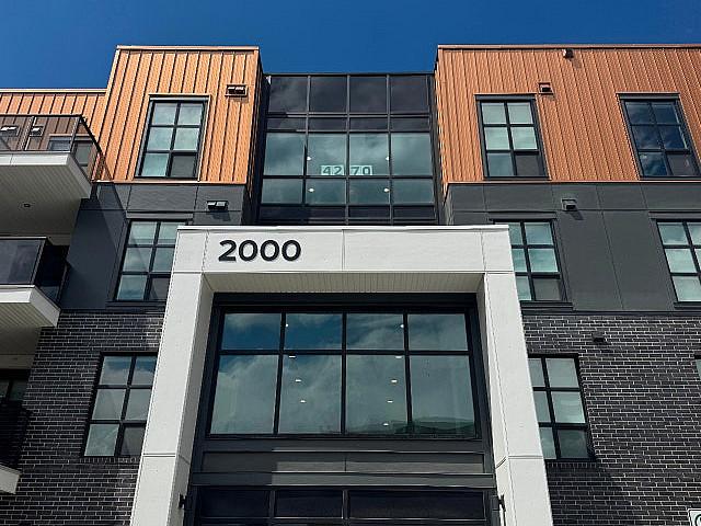 University District Condo | Fully Furnished | 1 Bed + Den