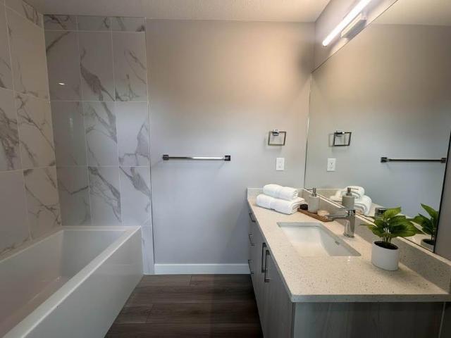 University Gate Accommodation – Furnished Rooms Near U of A Studio Ensuite – modern feel [object Promise] for Rent