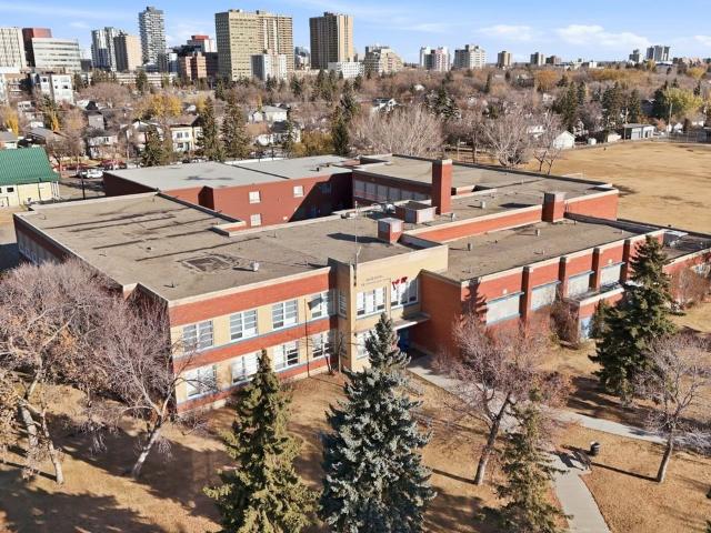 University Heights 3 Bedroom Apartment for Rent at 11450 80 Ave Nw, Edmonton, AB T6G 2X3 McKernan