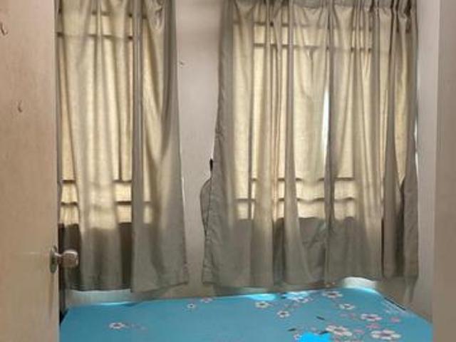 university utama condominium