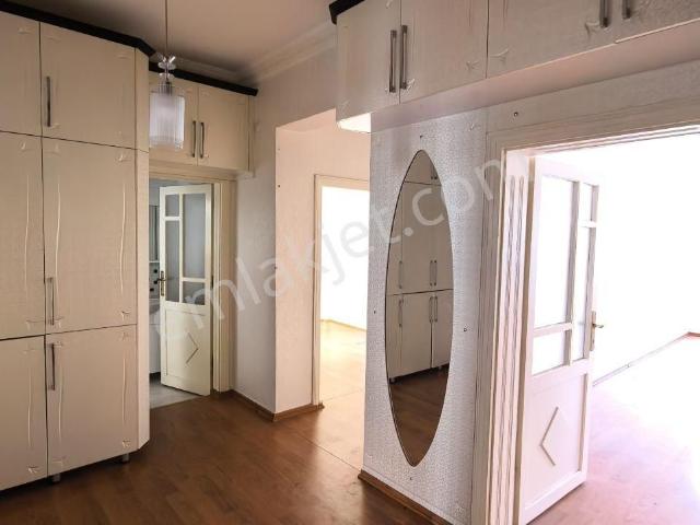 Üniversite Mahallesi'nde Merkezi Konumda Kiralık 3+1 Daire