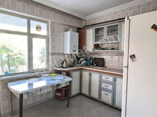 Üniversite Mahallesi'nde Satılık Eşyalı 3+1 Daire