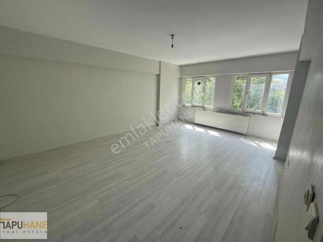 Üniversite Caddesi Kiralık 3+1 Daire