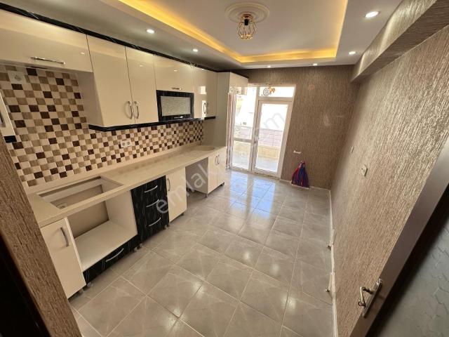 Üniversite Ve Okullar Yanı 2 Banyo İskanlı Sıfır Köşe Başı 3+1