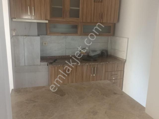 Üniversite Yakını Site İçerisinde Arakat Ayrı Mutfak Asansörlü 3+1