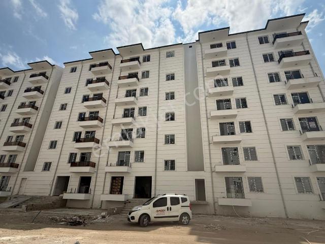 Üniversite Yolu Üzerinde 1+1 Yapılı Daire Burcu Emlaktan