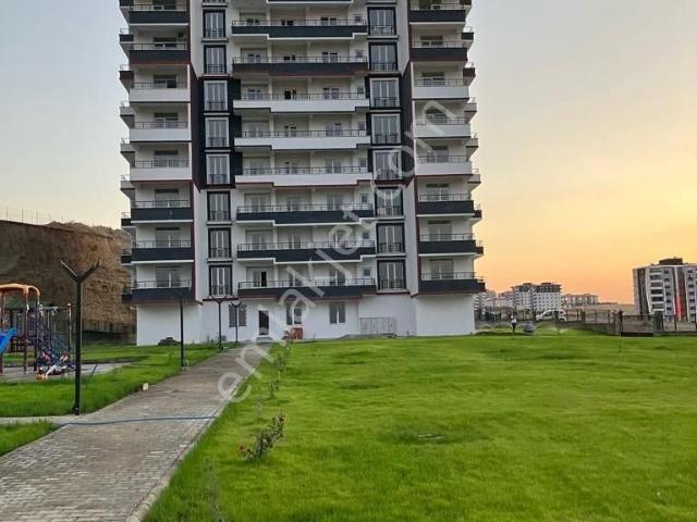 Üniversite Yolunda Satılık Daire