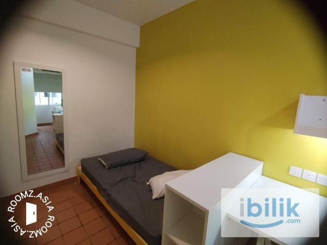 Univillage Condominium fully furnished Single room for rent attached with private bathroom