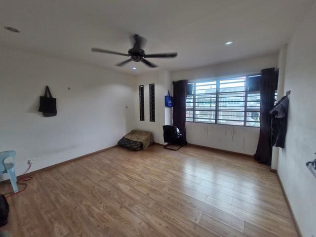 Uni Central Double Storey Terrace Intermediate FOR SALE