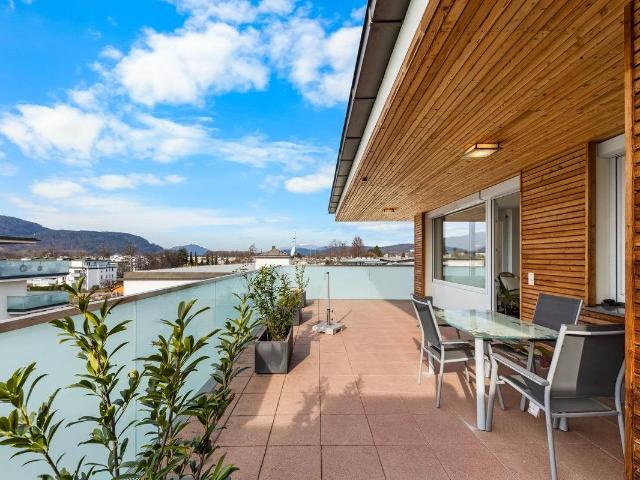 Uni Nähe: 4 Zimmer Penthousewohnung mit 49 m² Panoramaterrasse
