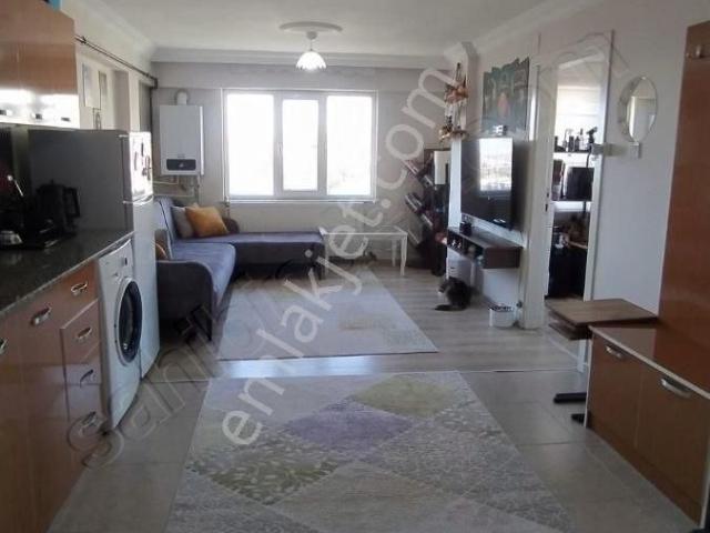Üniversite Emlaktan Cadde Üzerinde Satlık 2+1 Stüdyo Daire!