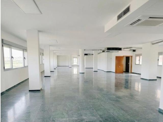 Única oficina de alquiler en Tablero