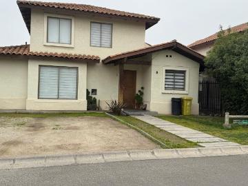 CASA FRENTE A PLAZA CON ACCESO A LAGUNA AIRES DE CHICUREO