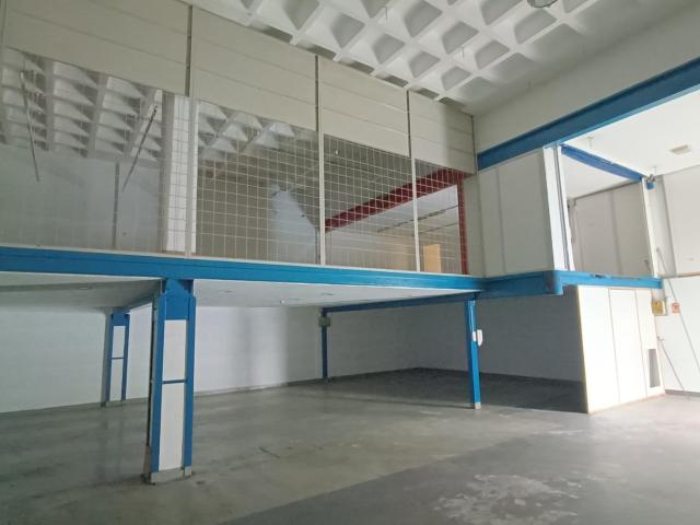 ¡Única por Espacio y Distribución! Gran Nave Comercial e Industrial en el Polígono Elgarcu Camargo