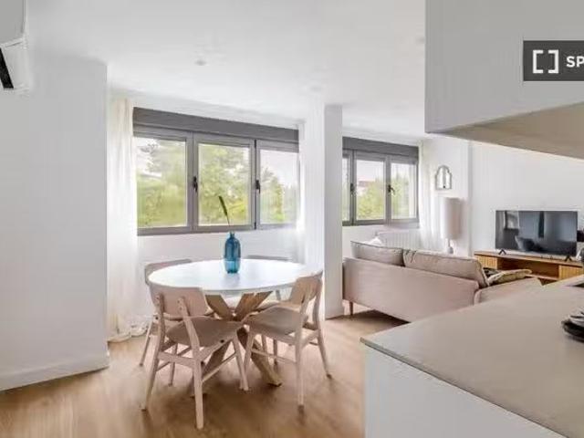 ¡Renta! Apartamento de 2 dormitorios en alquiler en Guindalera.