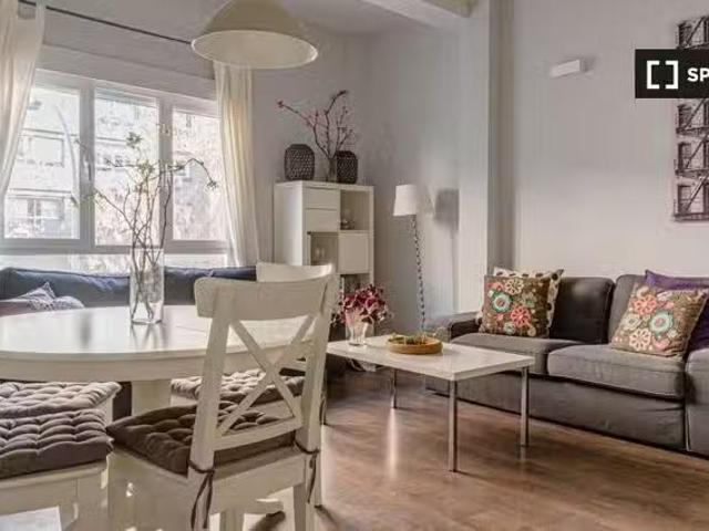¡Oferta! Apartamento de 3 dormitorios en alquiler en Cuatro Ca.