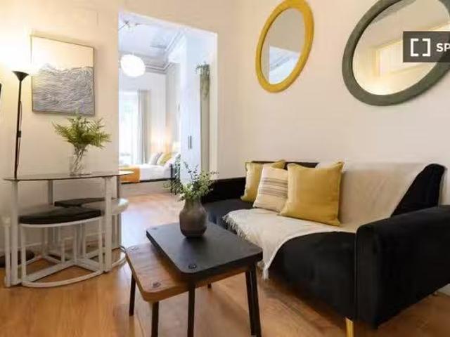 Bonito Estudio en alquiler en Cortes, Madrid