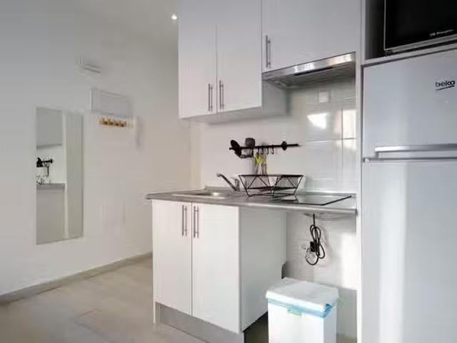 Encantador Estudio en Calle de Rodrigo Uhagón, Pradolongo