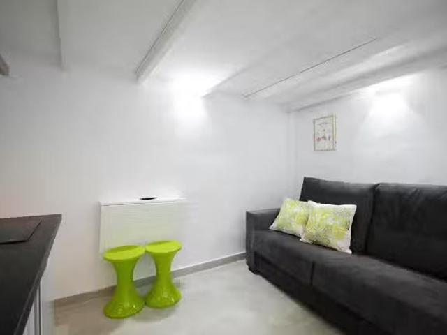 ¡Recién llegado! Estudio en Calle de Santoña, Zofío