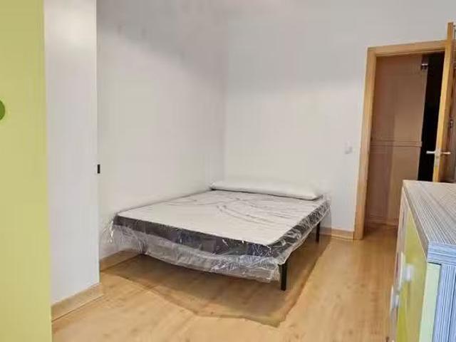 Barato Habitación en Avenida de Santa Bárbara, Santa Bárbara