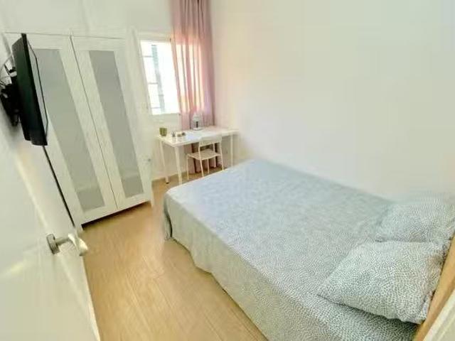 Único Habitación en Avenida San Lázaro, El Rocío