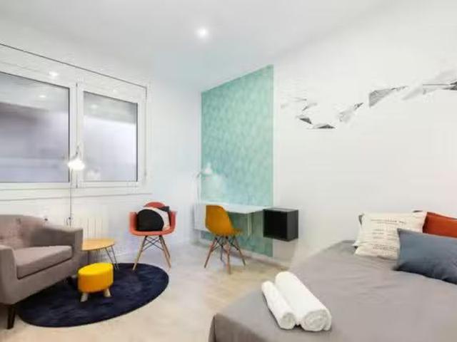 Acogedor Habitación en Avinguda de la Riera de Cassoles, Vila.