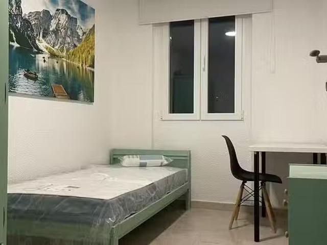 Único Habitación en Avinguda Doctor Peset Aleixandre, Tormos