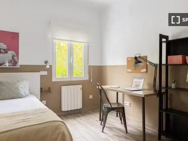 ¡En alquiler! Habitación en alquiler en apartamento de 3 dormi.