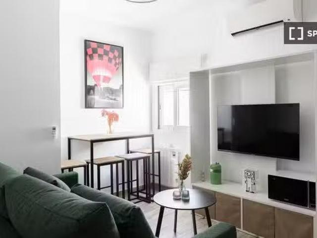 Barato Habitación en alquiler en apartamento de 3 dormitorios.