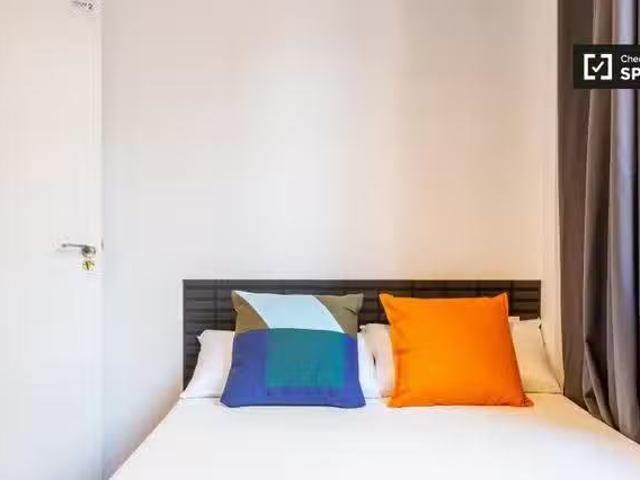 ¡Oferta! Habitación en apartamento de 5 dormitorios en L'Hospi.