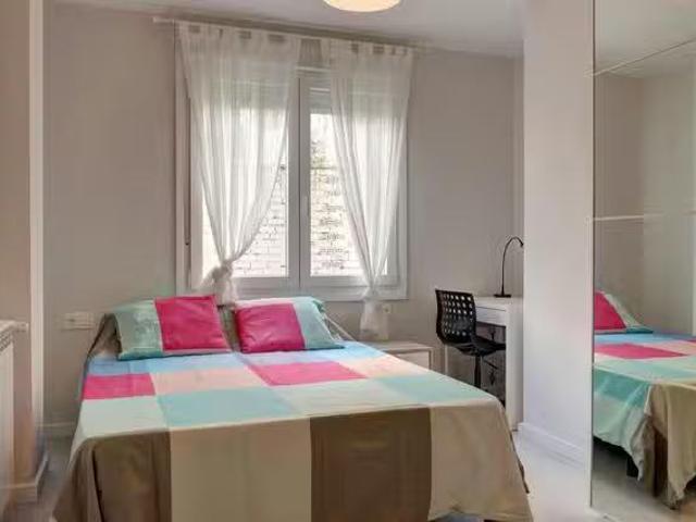 Encantador Habitación en C. de Luis Antonio Oro Giral, Univers.