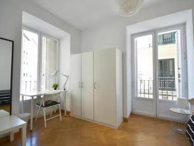 Único Habitación en Calle Mesón de Paredes, Embajadores