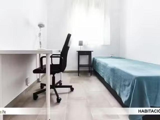 Nuevo Habitación en Calle Arcángel San Miguel, Triana