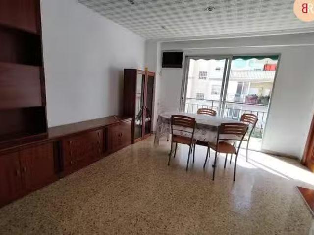 ¡En alquiler! Habitación en Calle Campoamor, Ciudad Jardín