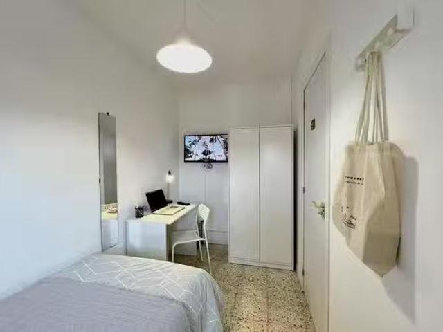 Barato Habitación en Calle de Camarena, Aluche