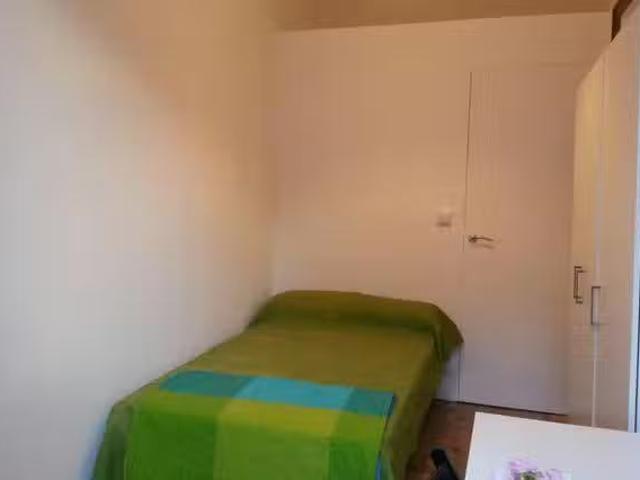 ¡Renta! Habitación en Calle de Campomanes, Palacio